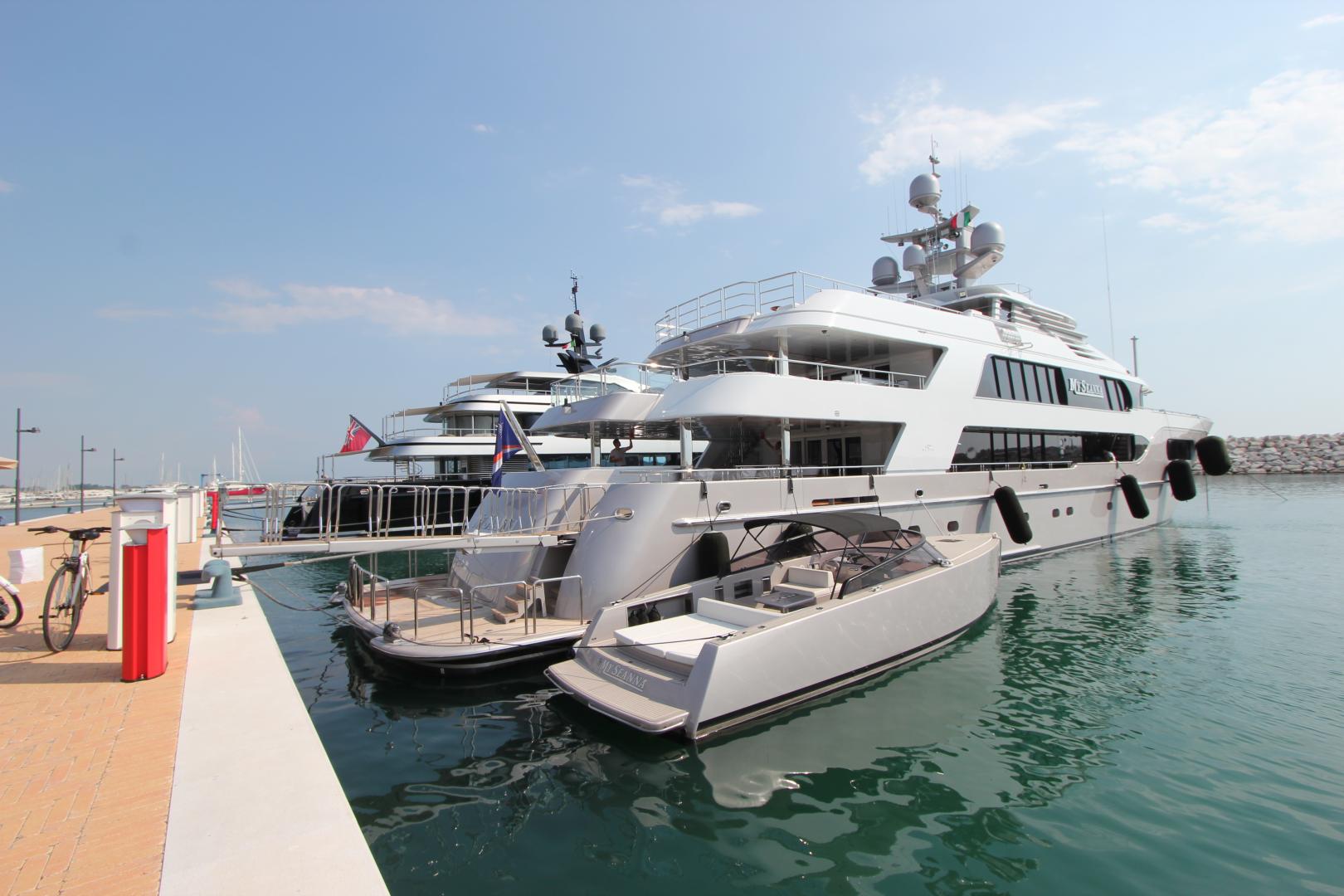Pontile per grandi yacht a Marina d'Arechi