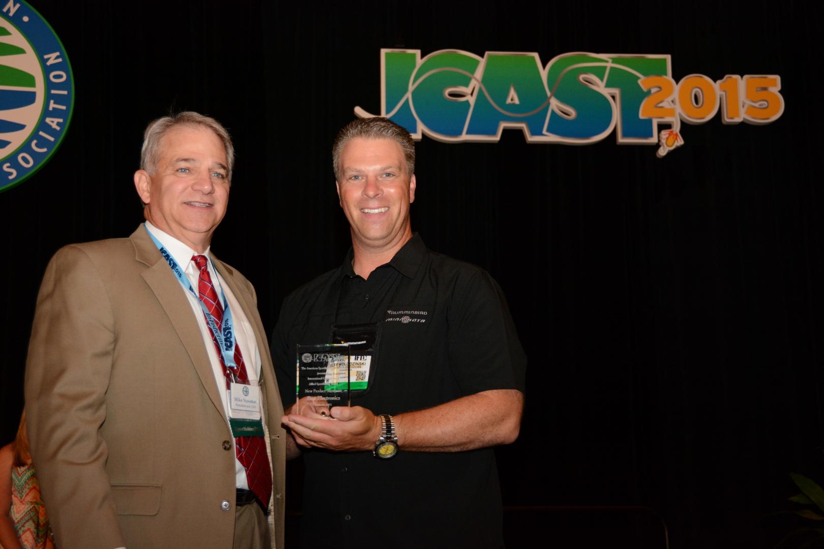Jeff Kolodzinski, Brand Manager Humminbird, riceve l’ICAST Award