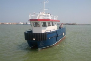 Catamarano di 12 metri usato a supporto del varo