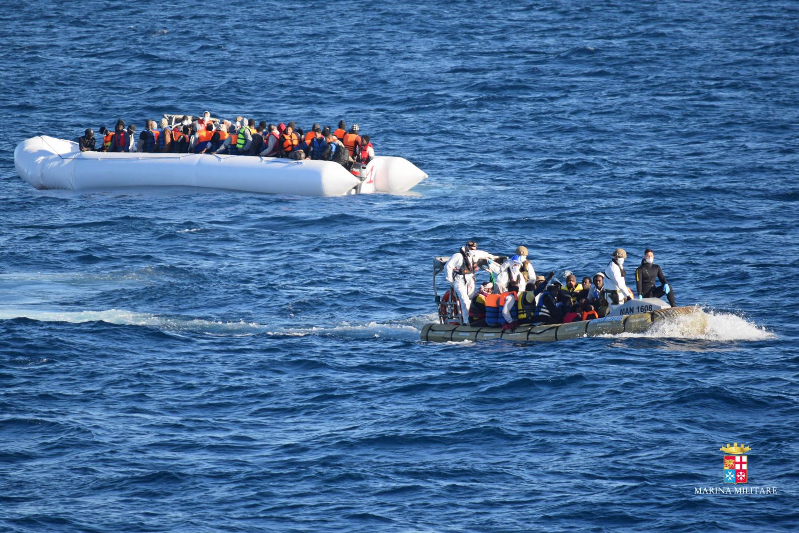 Marina Militare 214 migranti soccorsi