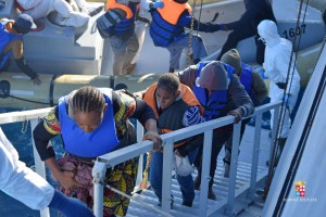 Marina Militare 214 migranti soccorsi2