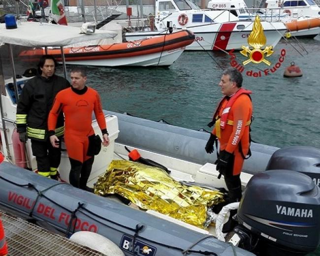 Skipper cade fuori bordo e muore nel Golfo di La Spezia