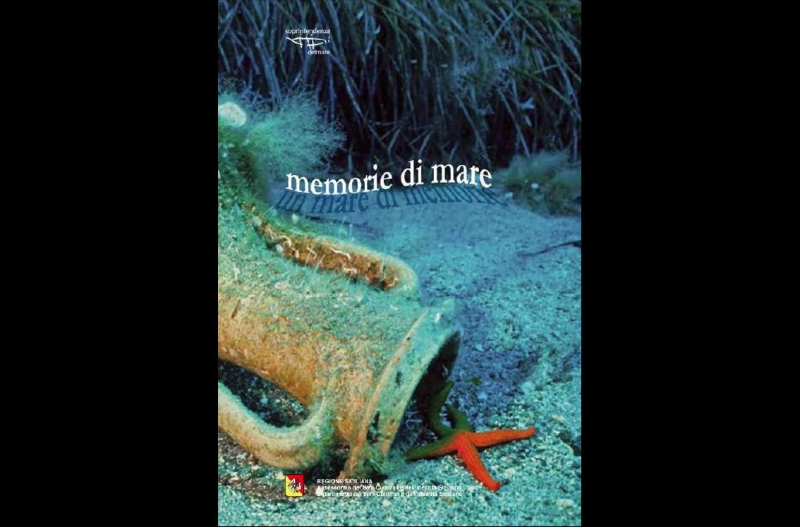 La copertina del libro Memorie di mare-Un mare di memorie