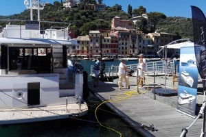 Il Sundeck 550 quattro cabine durante l'evento Boat Experience - Prove in mare a Portofino