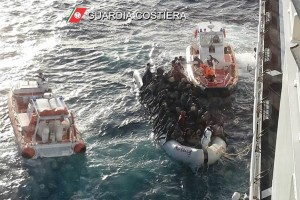 La Capitaneria di Porto in soccorso ai migranti