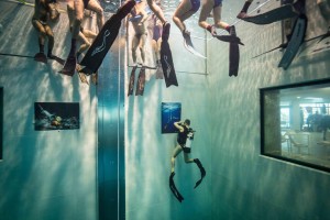 Andrea Zuccari, campione apnea, e la prima mostra fotografica subacquea in Y-40