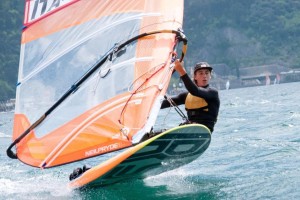 Nicolò Renna oro under 17 agli europei tavole a vela RS:X: la tradizione del Circolo Surf Torbole si rinnova