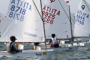 Iniziata con 3 regate la 3^ tappa del Trofeo Optimist Italia Kinder + Sport a Ravenna