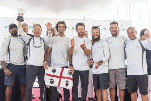 L'equipaggio di DHL Adelasia di Torres durante la premiazione della Giraglia Rolex Cup