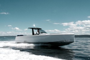 Fjord presenta il nuovo Fjord 36 xpress con motori fuoribordo
