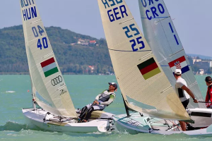 Al via i Campionati del Mondo Finn sul lago Balaton, Ungheria, e Nacra17 a La Grande Motte, Francia