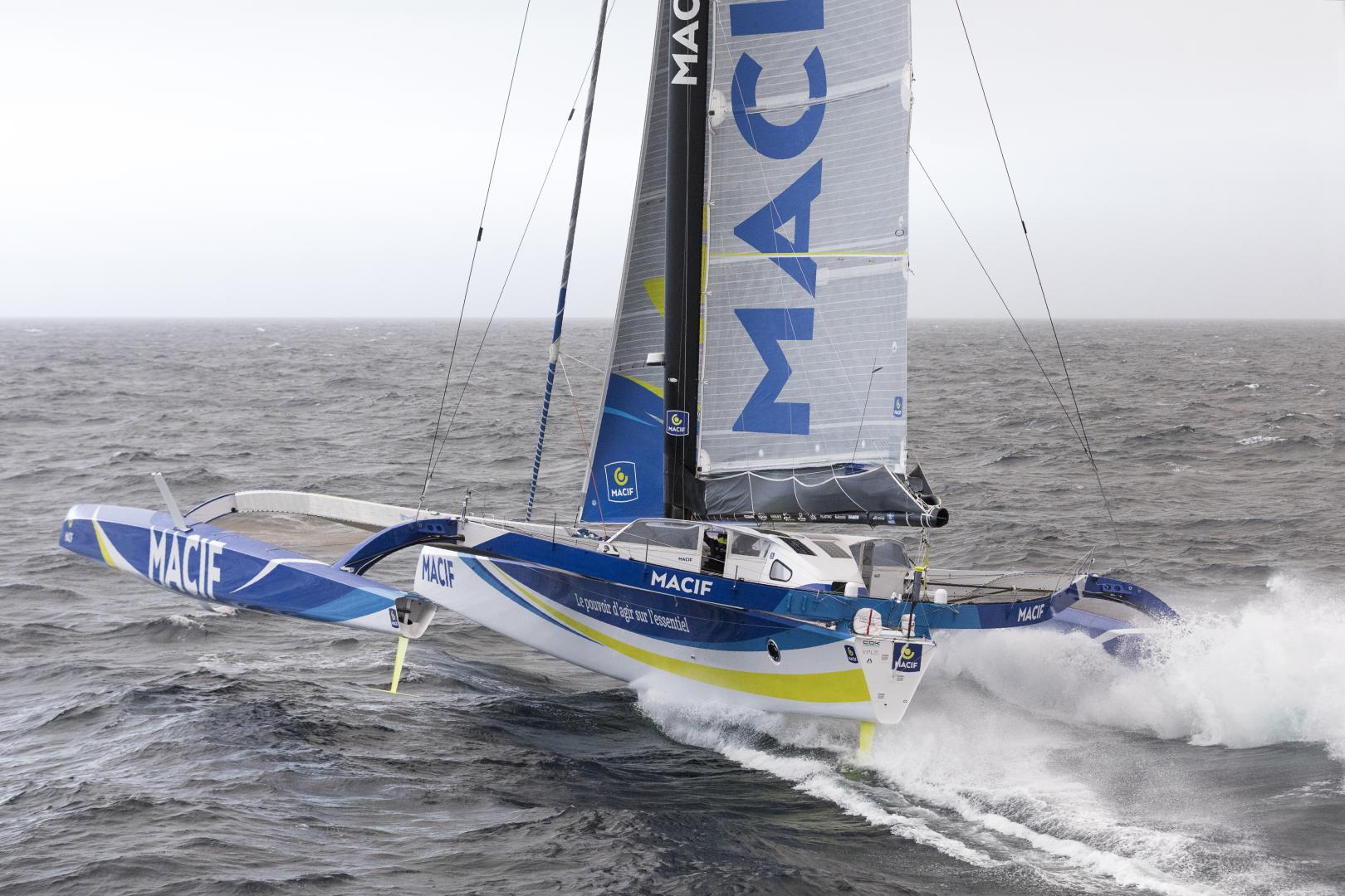 Round the world solo: François Gabart and the MACIF trimaran are off!