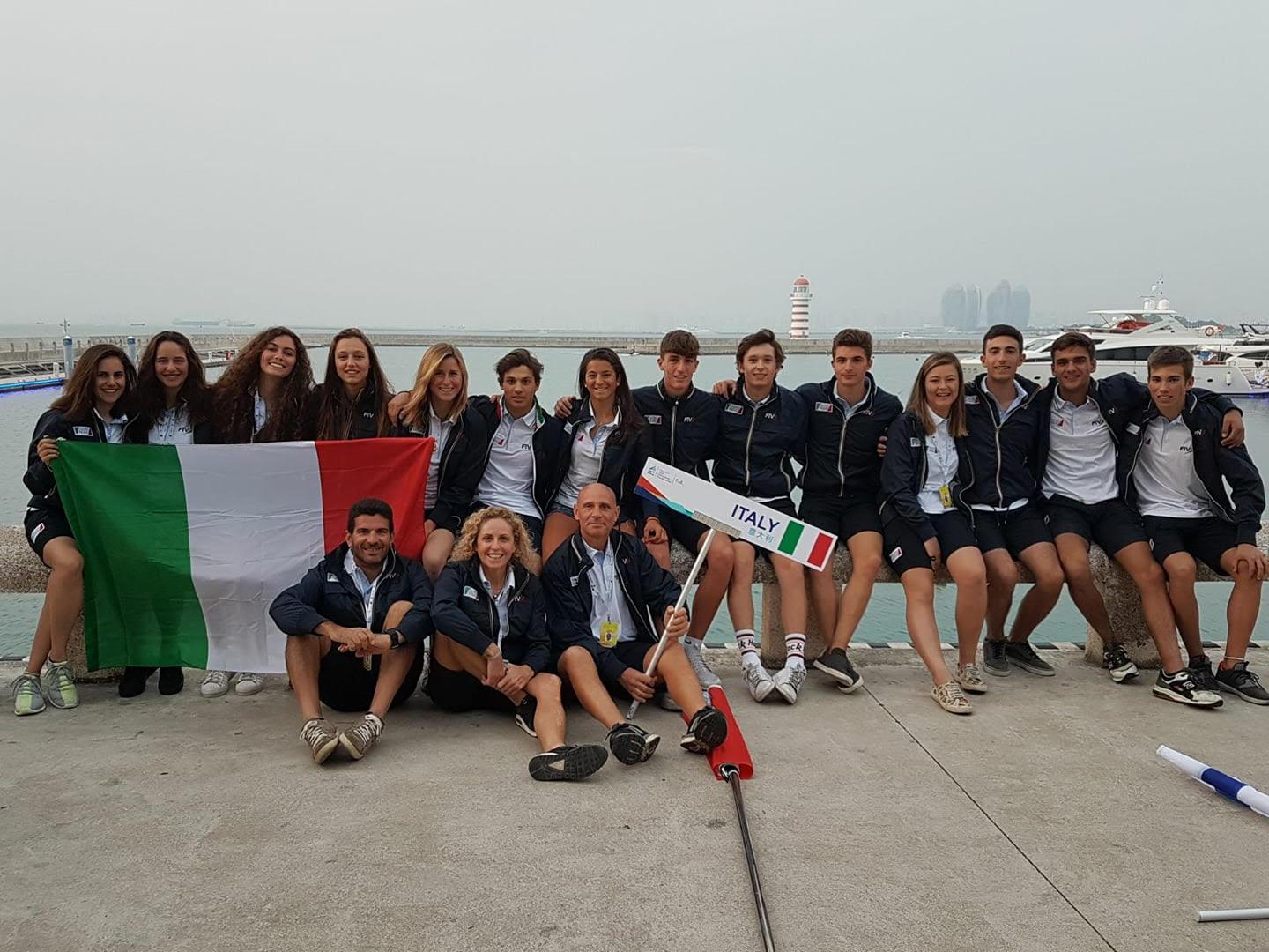 Giovani velisti provenienti da 62 nazioni si preparano all’edizione 2017 degli Youth Sailing World Championship, il Campionato del Mondo Giovanile