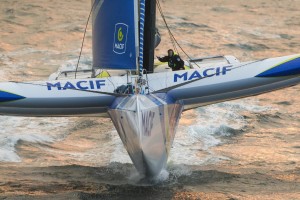 Solo round the world: François Gabart increases his lead at the equator
