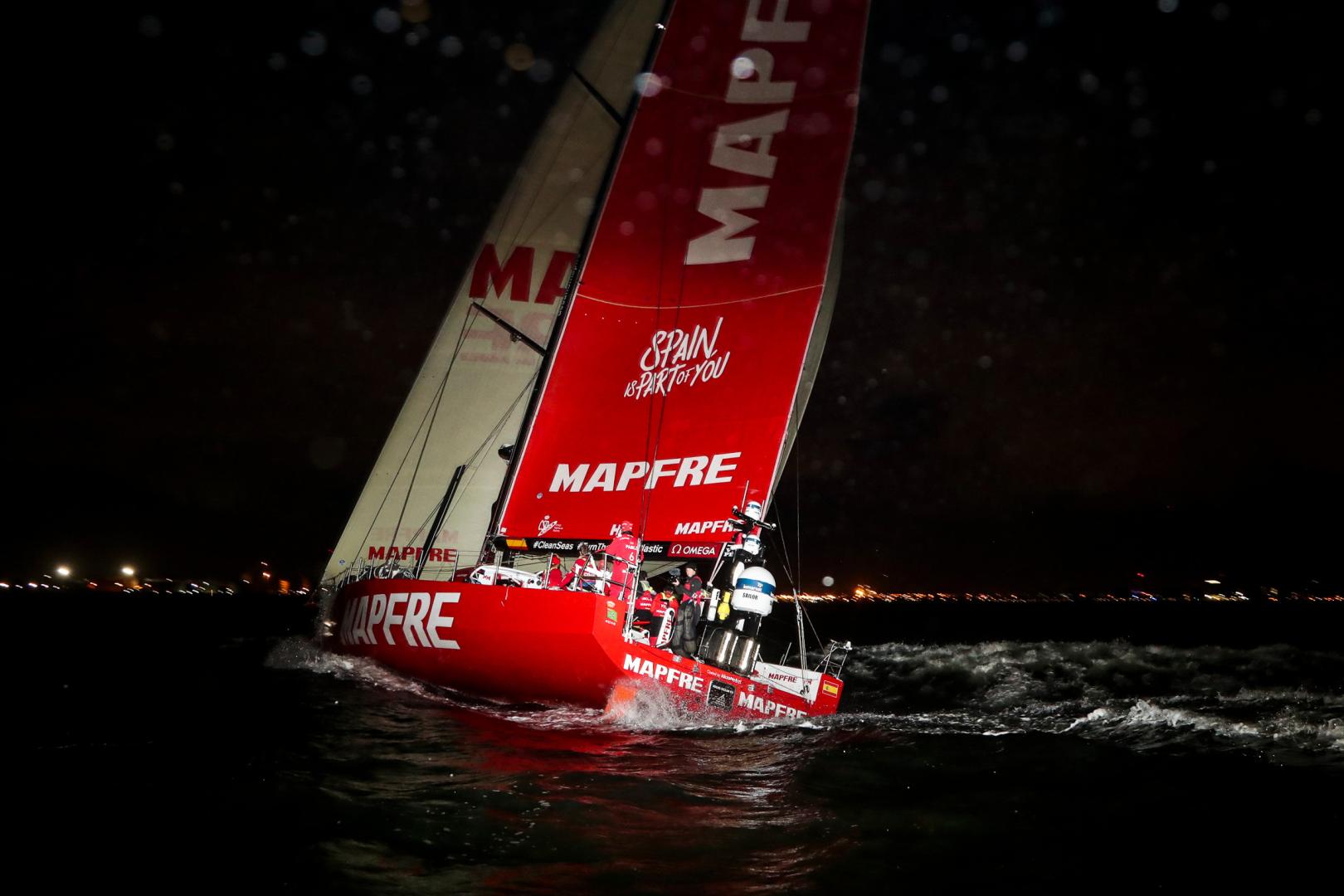 MAPFRE first into Melbourne to earn consecutive leg wins