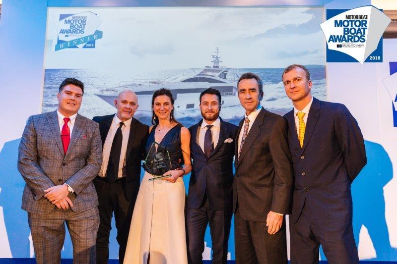 Da sinistra: Jack Haines, Richard Cottrell (Azimut Yachts UK), Giovanna Vitelli (Vice Presidente Azimut|Benetti Group), Jad Migliorini (Azimut Yachts), Alan Harper, Hugo Andreae