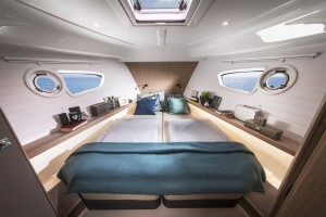 Bavaria E24 Fly interiors