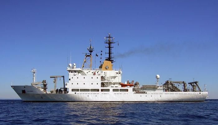 La nave polivalente di ricerca Alliance della Marina Militare