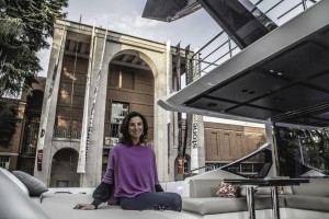 Giovanna Vitelli a bordo Azimut S7 Triennale Design Week