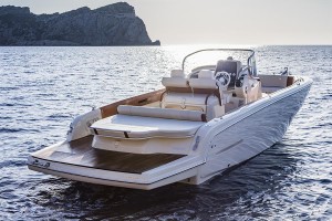Invictus 280SX - Elegance and performance  in less than nine metres