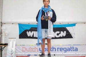 Marco Gradoni, sul gradino più alto del podio della Dutch Youth Regatta di Workum (Olanda) della classe Optimist