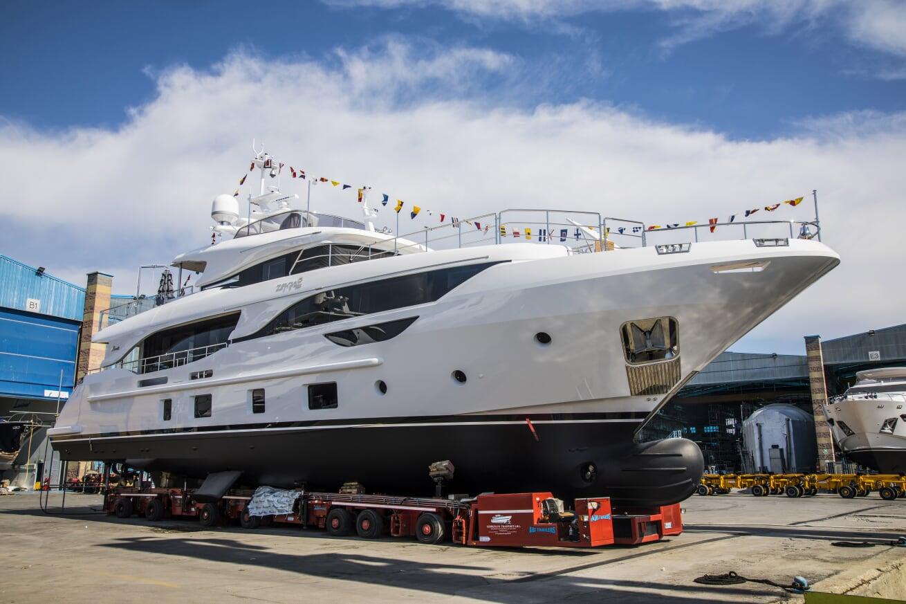 Varata il 22 giugno scorso a Viareggio la terza unità di Delfino 95’, yacht dislocante di 29 metri con scafo in vetroresina della linea di prodotto Class