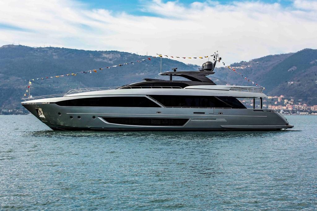 Riva 110’ Dolcevita, Disegnato da Officina Italiana Design, conquista la Giuria degli “Oscar” della Nautica Internazionale