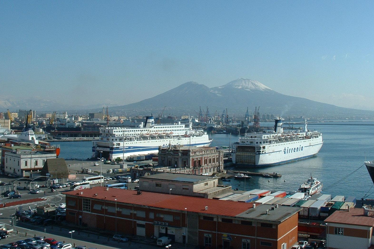 A Napoli il convegno “Le prospettive marittime del Mediterraneo, tra Canale di Suez e Via della Seta”