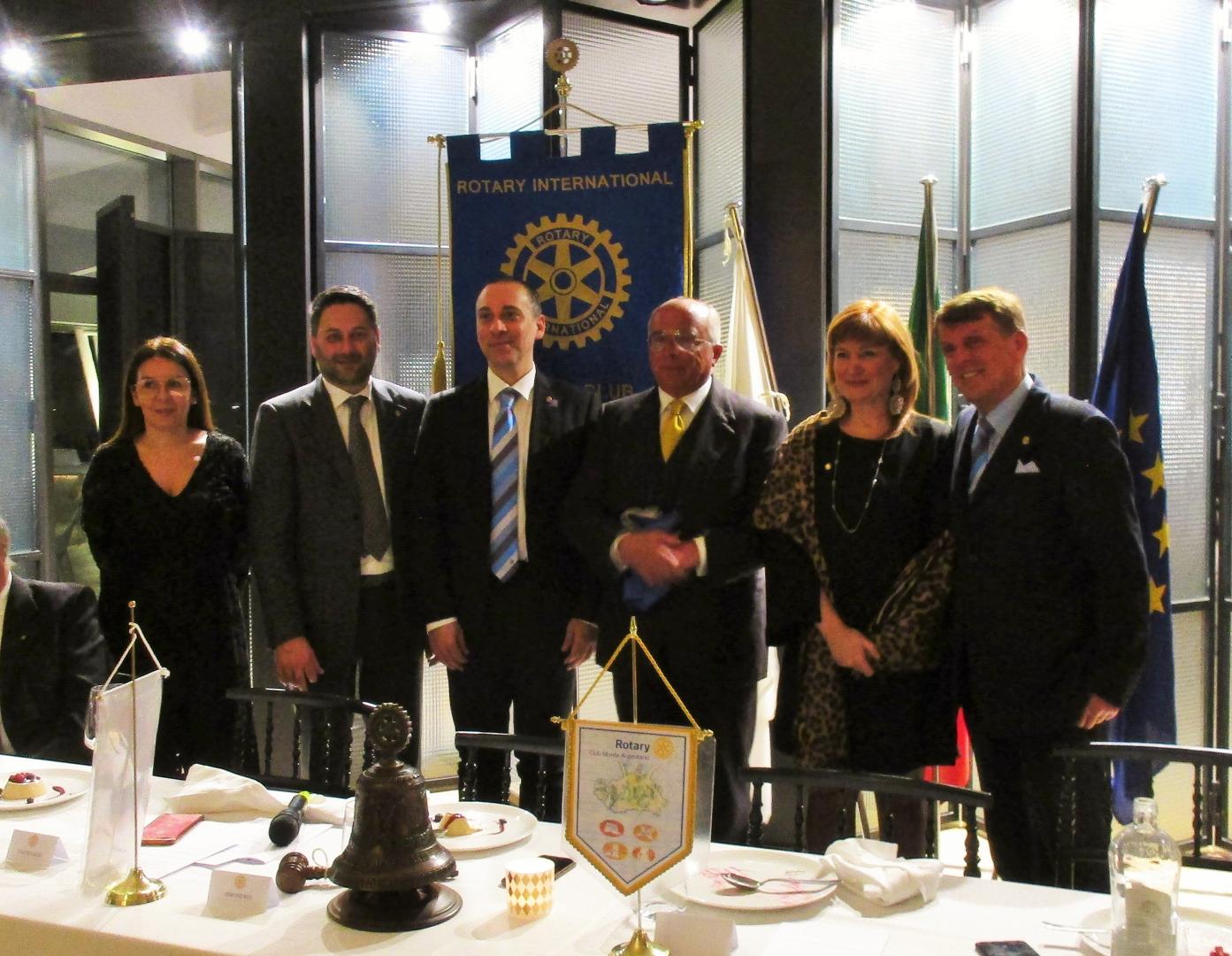 Da sinistra Claudia Aldi, Marcello Mancini, Simone Rui, Daniele Busetto, Anna Scotto e il futuro governatore del Distretto Rotariano