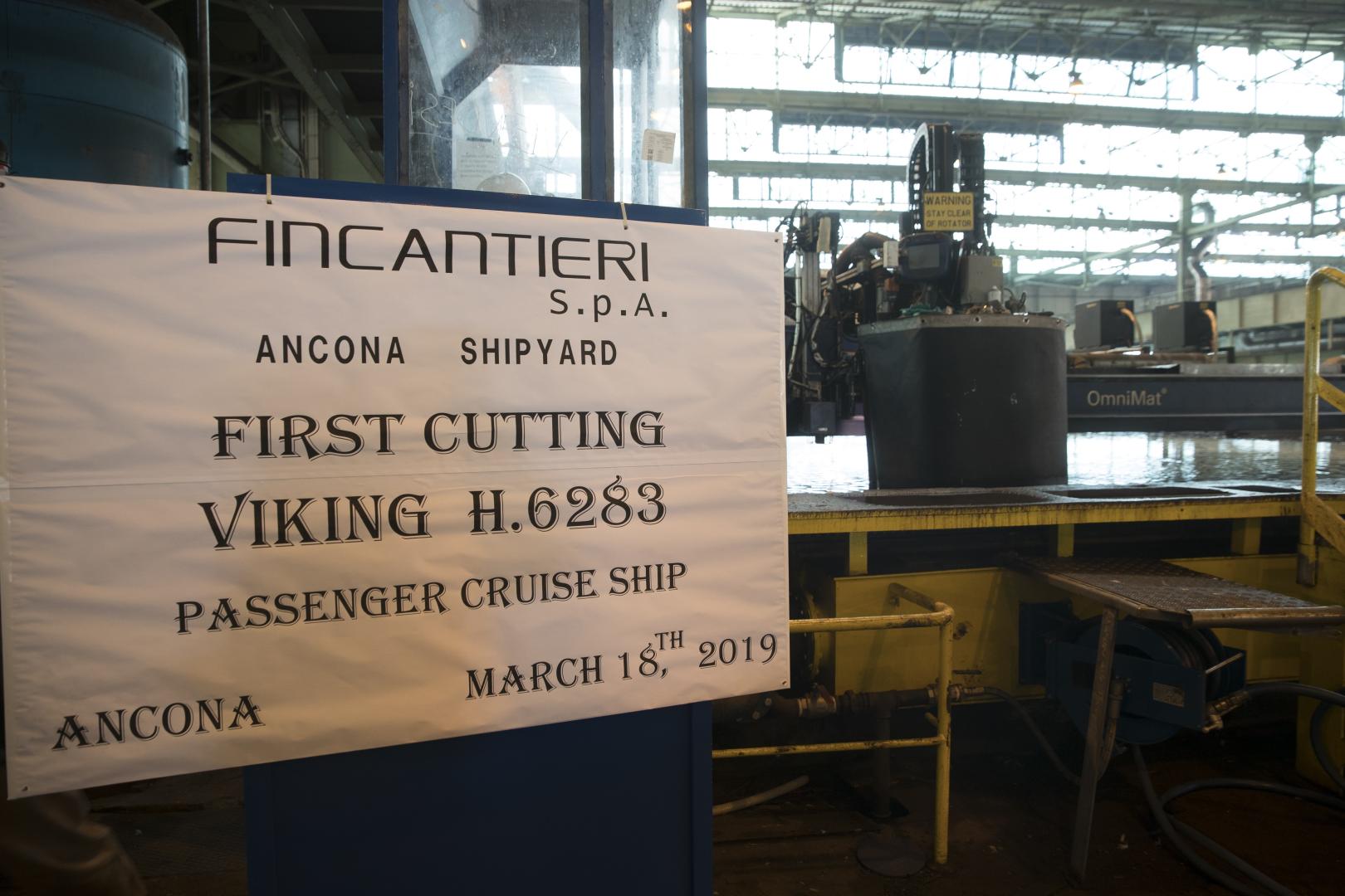 La cerimonia per il taglio della prima lamiera della settima nave che Fincantieri sta realizzando per la società armatrice Viking