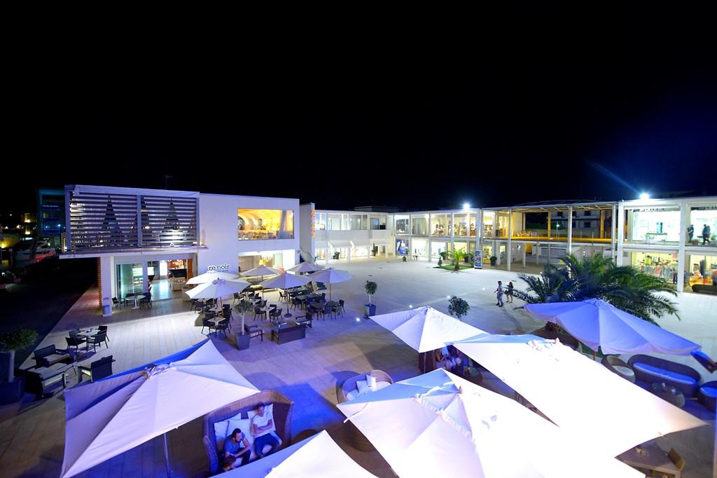 Centro commerciale al Cala de’ Medici, al via due nuovi negozi e la nuova sede dello Yacht Club