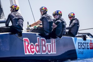 Roman Hagara e Hans-Peter Steinacher, doppia medaglia d'oro nel Tornado, tornano con Red Bull Sailing Team