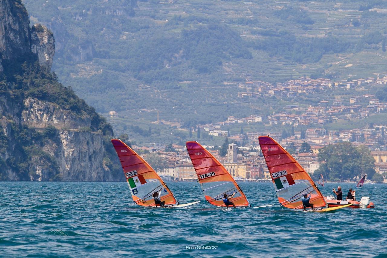 Allenamenti windsurf olimpico sul Garda Trentino (foto Elena Giolai)