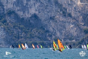 Iniziati a Torbole i Campionati Mondiali Windsurfer