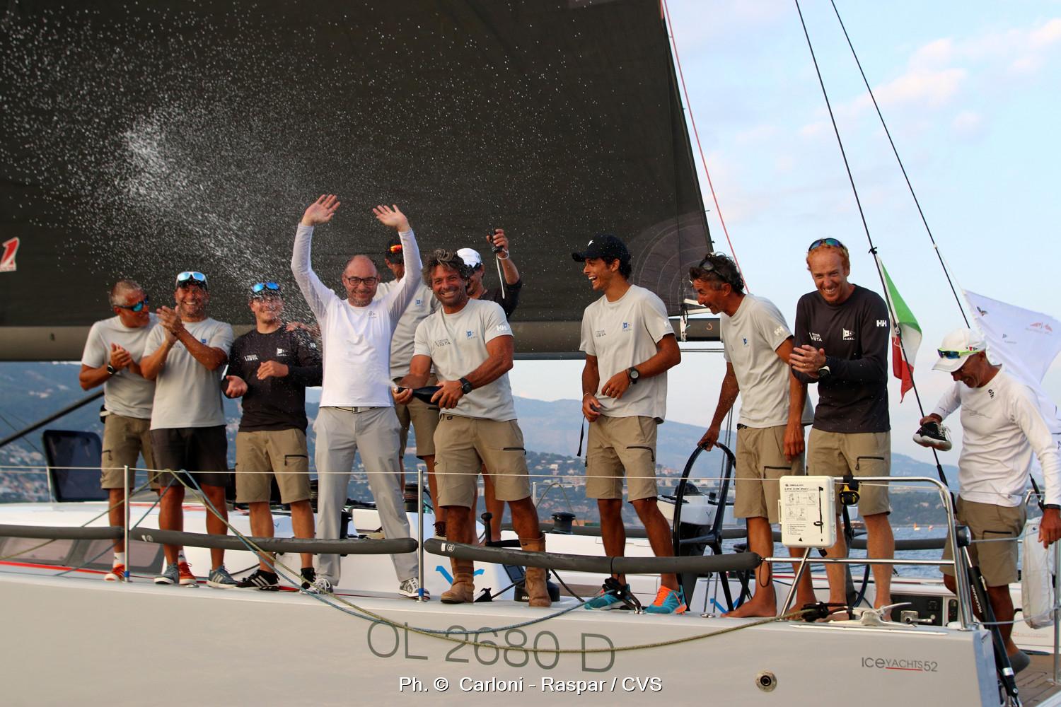 l'equipaggio della Primavista Lauria alla vittoria (credit Andrea Carloni/CVS e Studio Borlenghi/CVS)