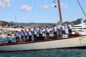 The 1923 Camper & Nicholsons 'Barbara' wins the 2019 cup for vintage yachts