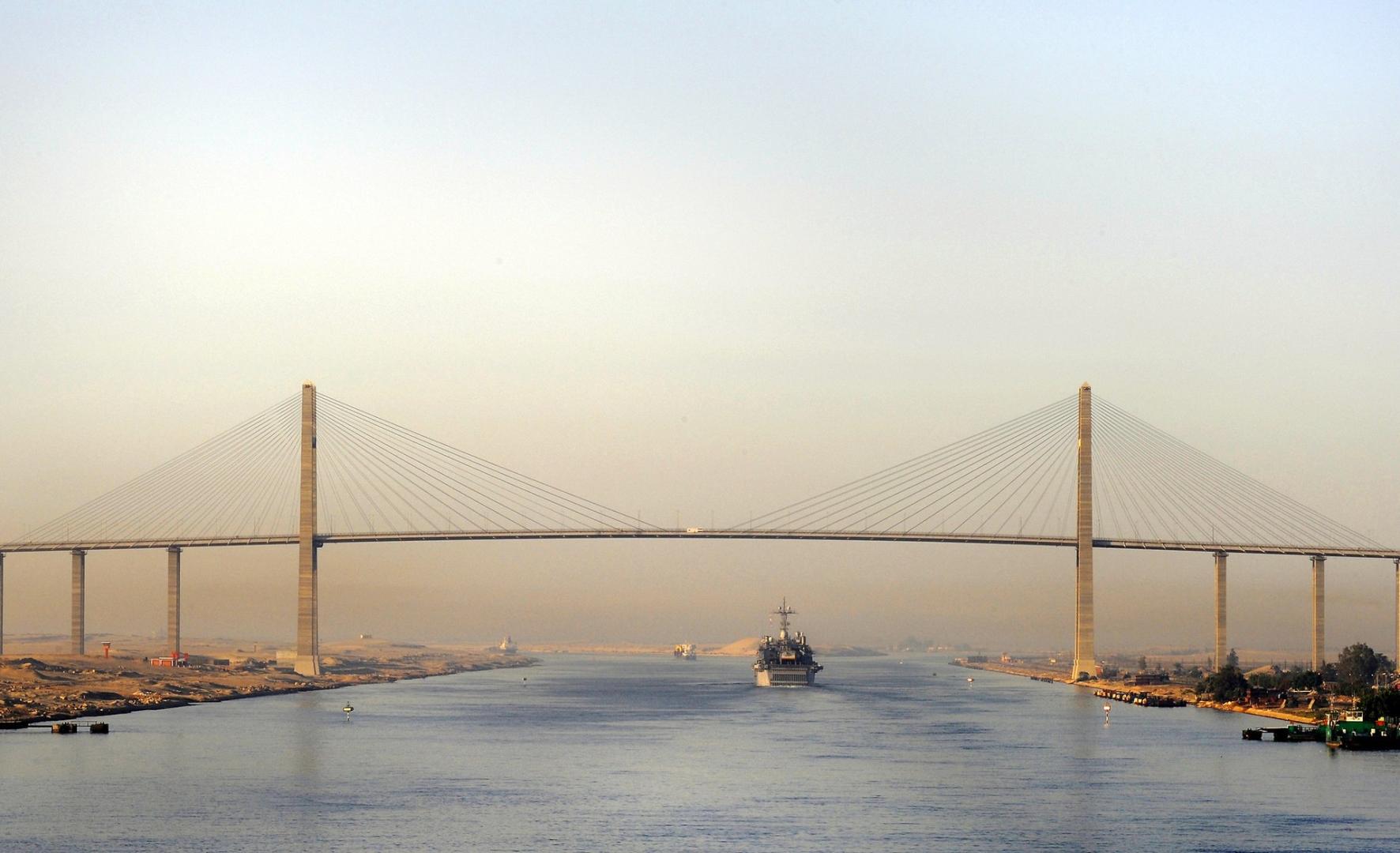 Il Canale di Suez, fonte Wikipedia - U.S. Navy