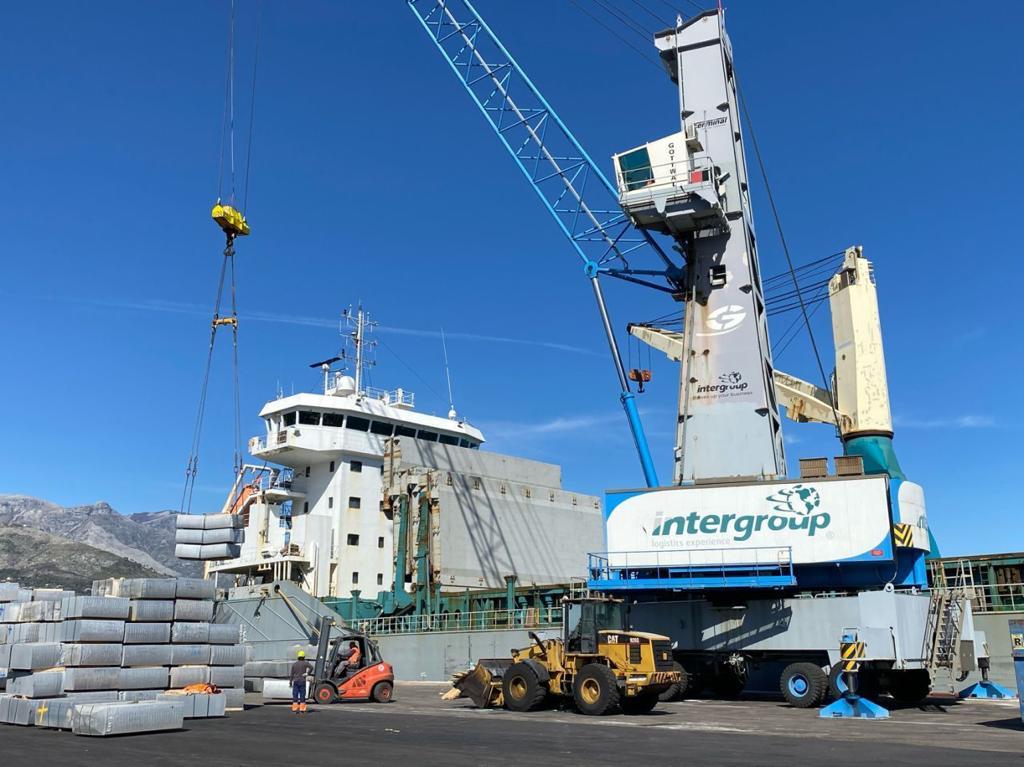 Arrivata dalla Spagna una nave con 10.000 tonnellate di alluminio