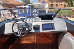 Alcuni scatti del taxi veneziano con sistema Simrad Command al Salone di Venezia 2019
