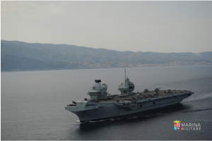 Il cacciatorpediniere Andrea Doria in addestramento con HMS Queen Elizabeth