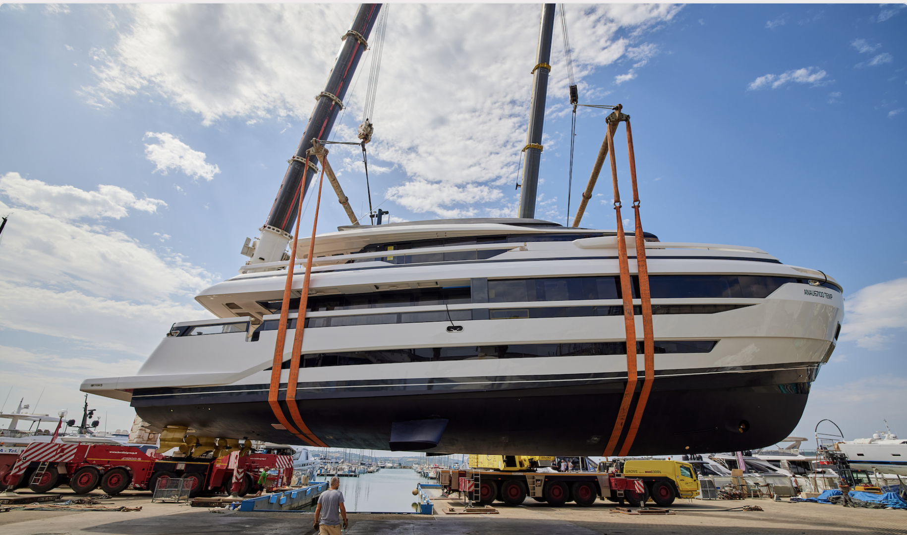 Extra Yachts, brand di ISA Yachts, ha varato il nuovo X96 Triplex