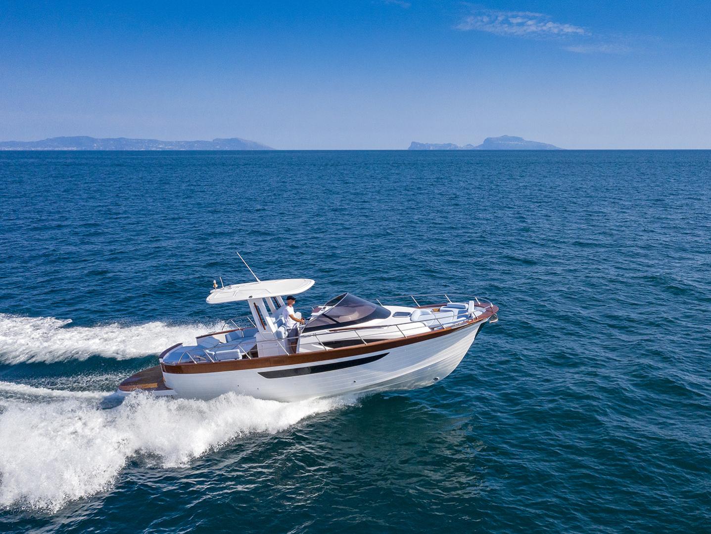 Gozzi Mimì at the Cannes Yachting Festival with the Libeccio 11