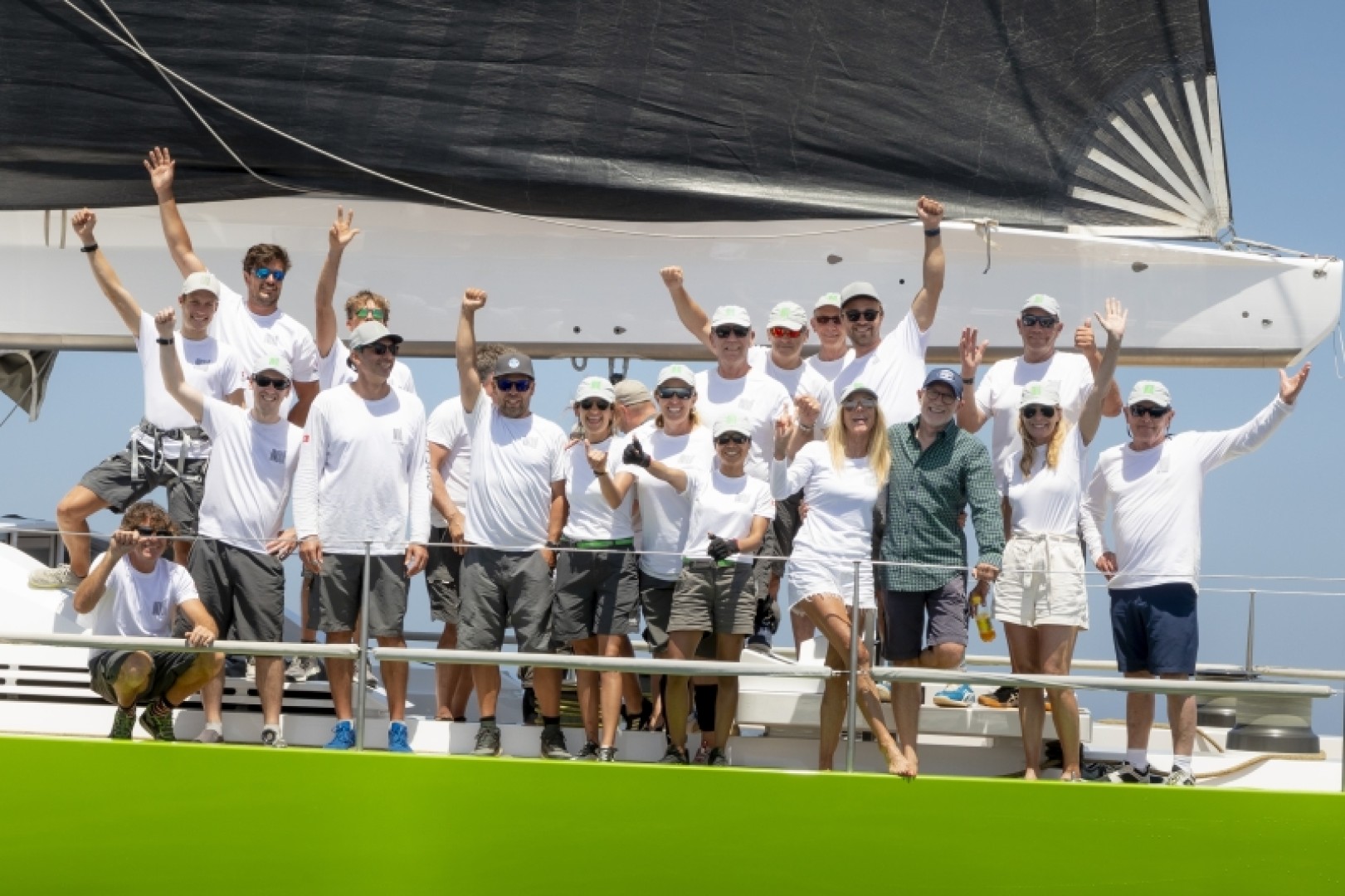 Il team di Inoui esulta per la vittoria, Giorgio Armani Superyacht Regatta 2023.

Crediti foto: YCCS/Studio Borlenghi