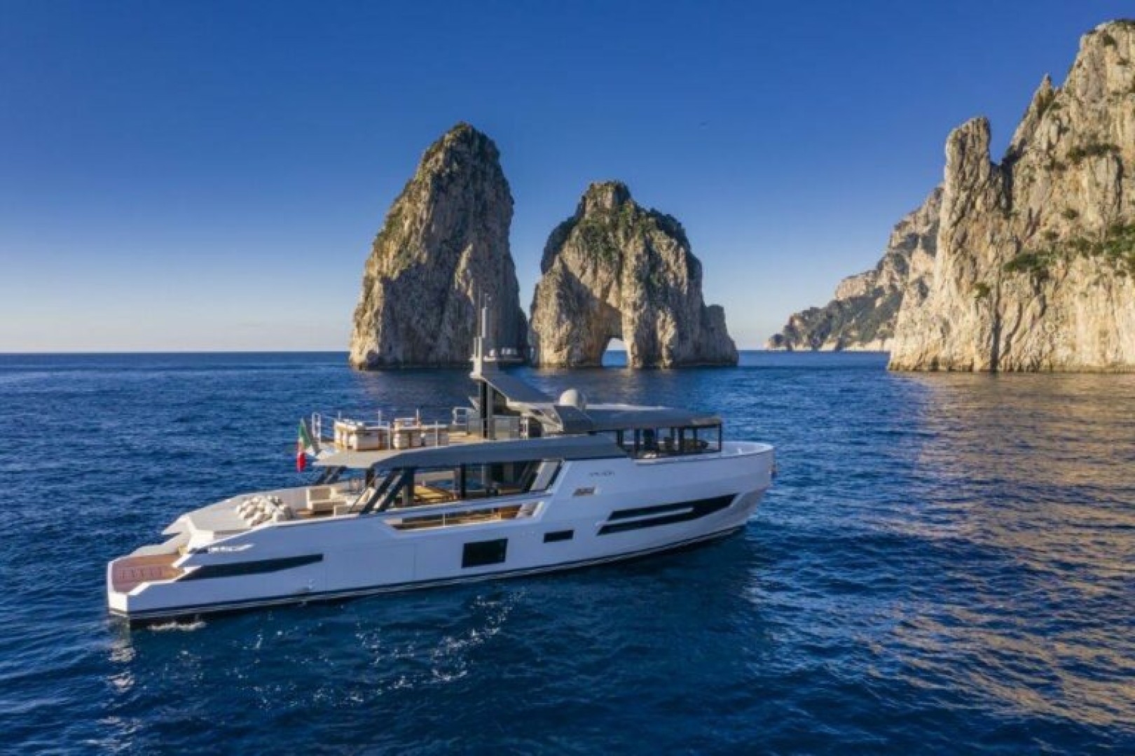 Arcadia rafforza il concetto di slow yachting con la Linea Sherpa