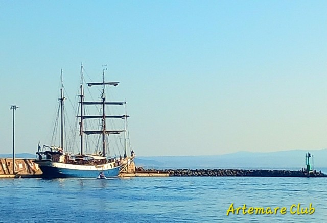 Il veliero Atlantis a Porto Santo Stefano e Artemare Club ricorda Atlantide all’Argentario