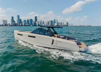 Evo Yachts al Flibs 2023 con un R4 WA light grey