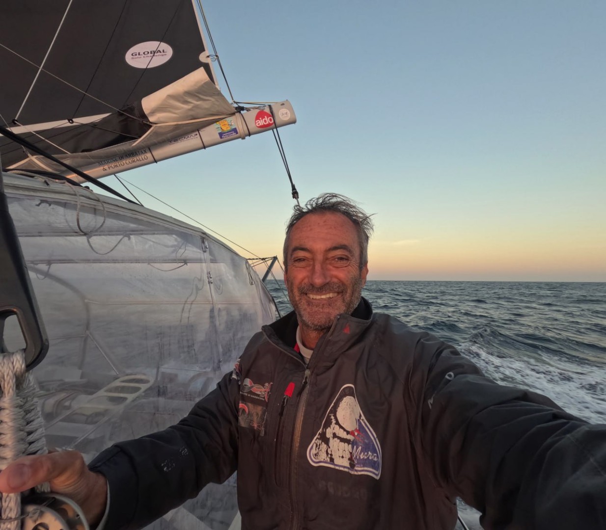 Andrea Mura passa l'equatore, 3.400 miglia in quindici giorni