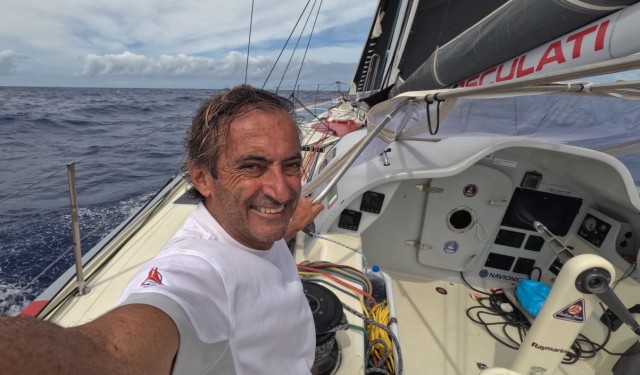Andrea Mura ha percorso 376 miglia in 24 ore a bordo di Vento di Sardegna