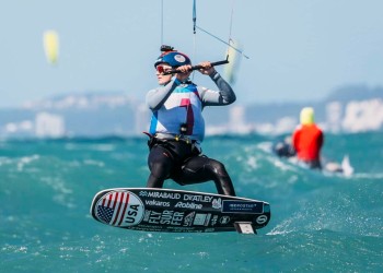 Moroz thrives in nuclear conditions on opening day of World Cup series in Palma