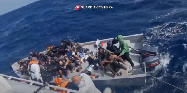 La Guardia Costiera trae in salvo 37 migranti a largo di Lampedusa